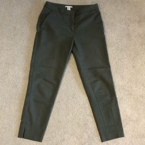 H&M dress pants in green. Size US 2.